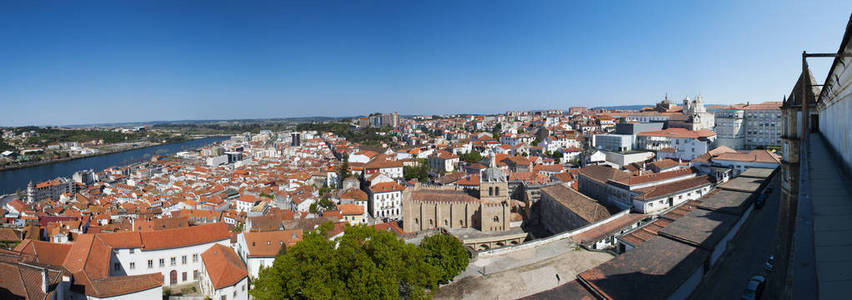 葡萄牙 构成的天际线的科英布拉的红色屋顶和宫殿的全景和旧城建筑