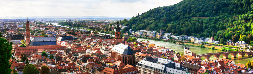 美丽的中世纪海德堡小镇的全景视图。德国