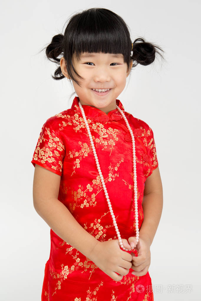 亚洲可爱的小女孩身穿中国服饰