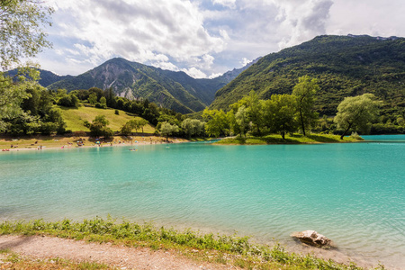 Lago di 日本国天皇。在意大利阿尔卑斯山的绿松石湖