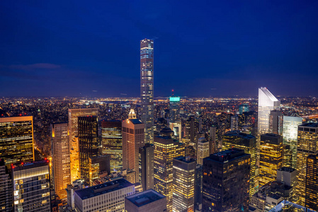 纽约市天际线城市摩天大楼的晚上