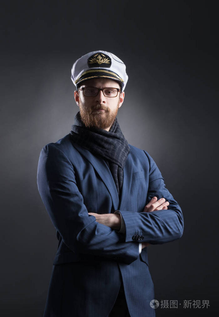 英俊船长的肖像