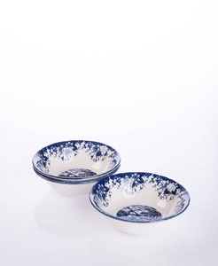碗或背景上的陶瓷碗