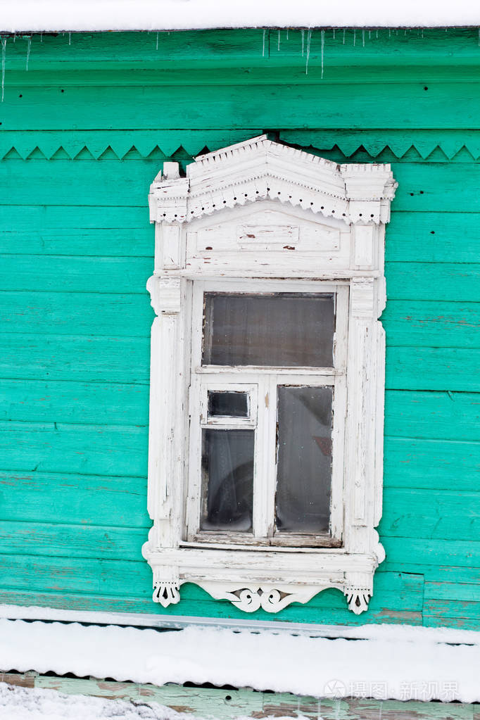 雕花木制装饰窗