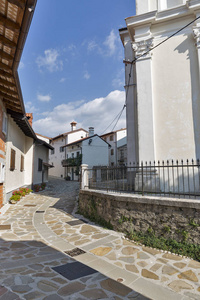 狭窄的中世纪街道在 Smartno 村庄，斯洛文尼亚