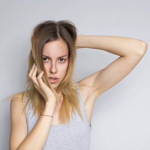 外观蓝色性感白种人美女美女腋窝腋间有吸引力的年轻白种人女人身体