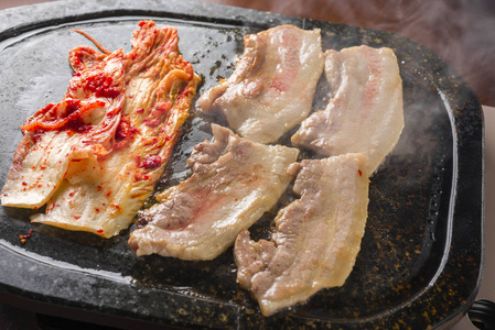 韩国烤的猪肉菜