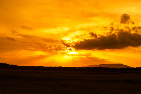 美丽的橙色夕阳