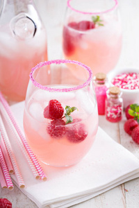 红树莓柠檬水