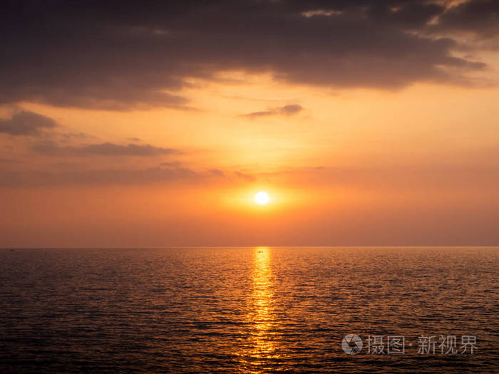 尖竹汶，泰国在海上的日落景观观