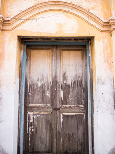 旧的老式棕色木质门