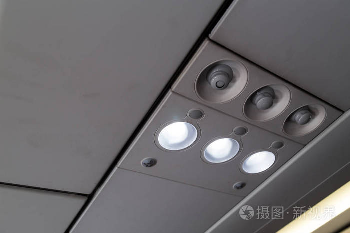 飞机座舱阅读灯和空调风机