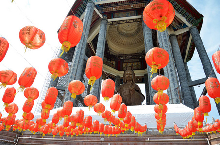 观音和中国寺庙槟城的红灯笼图片