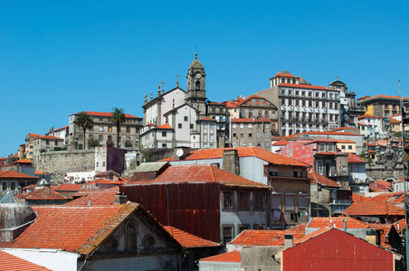 葡萄牙 波尔图，国家，红色的屋顶的全景和旧城的宫殿与第二大城市的天际线