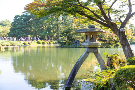 日本花园和石灯笼