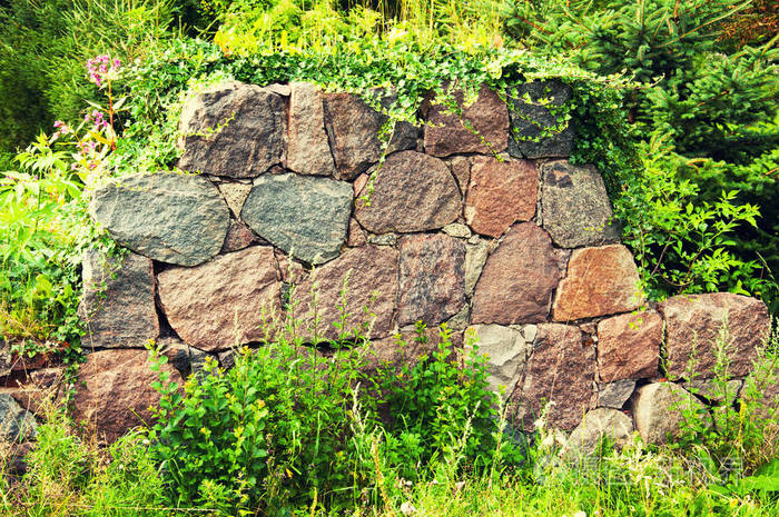 一块被拆除的石墙
