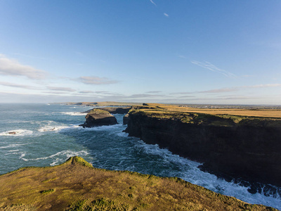 空中环头半岛中西部克莱尔，爱尔兰。Kilkee 海滩