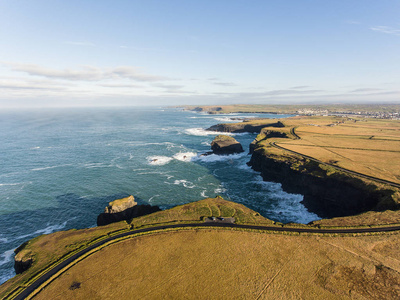 空中环头半岛中西部克莱尔，爱尔兰。Kilkee 海滩