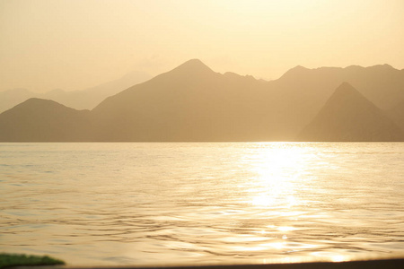 阿曼日落海上仙山