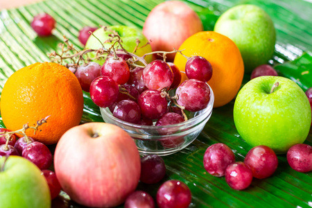 健康的饮食和节食混合新鲜水果