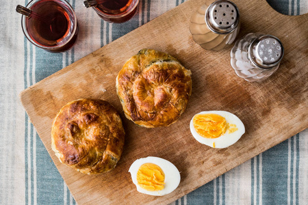 土耳其 Borek Boyoz 蛋与茶