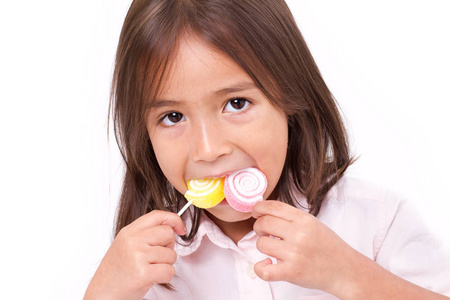 果冻甜,风味水果,糖果甜点多彩白板纸可爱的小女孩玩,吃糖果冻甜甜的