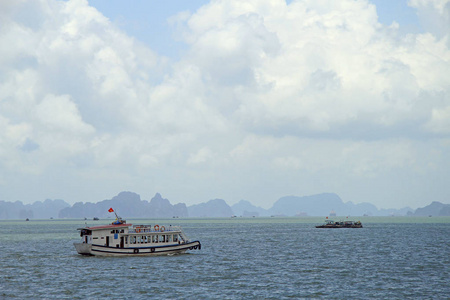 下龙湾在越南