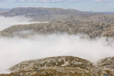 挪威峡湾多云景观。Lysefjorden 地区。挪威故事