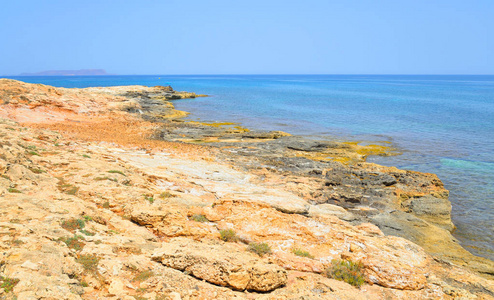 岩石在克里特海岸海