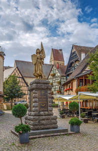 Eguisheim，阿尔萨斯，法国圣女贞德的雕像