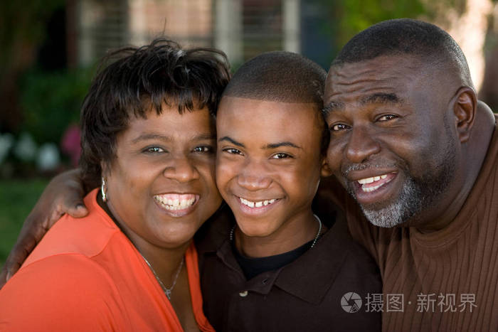 非裔美国人的爷爷奶奶和孙子