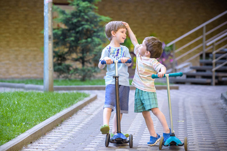 夏季滑板车图片