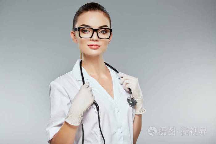 漂亮的护士控股听诊器