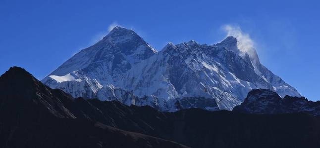最高的山峰的世界，登上珠穆朗玛峰