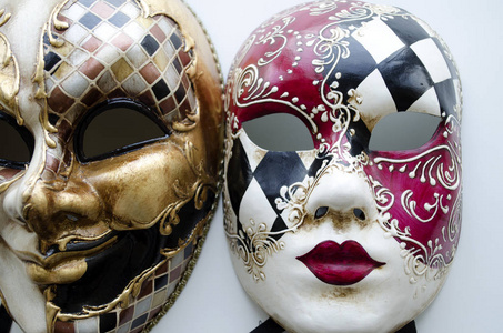 两个金色的威尼斯面具图片