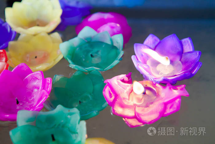 从在烛光中美丽的莲花纯火火焰照片-正版商用图片0wk4h2-摄图新视界