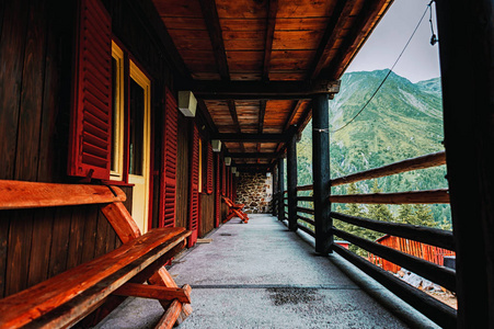 景观 群山和森林背景