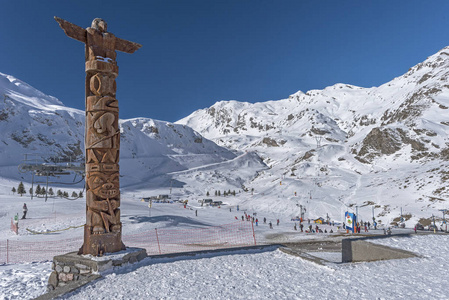 Gavarnie 热德尔滑雪度假村从野餐区查看