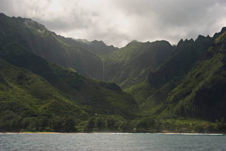 Napali 海岸瀑布