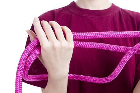 覆盆子在女性手中的绳子