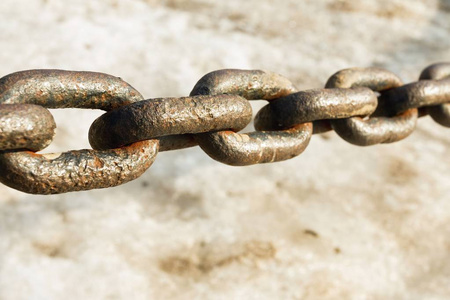 旧铁锈链锈迹斑斑的旧钢链照片