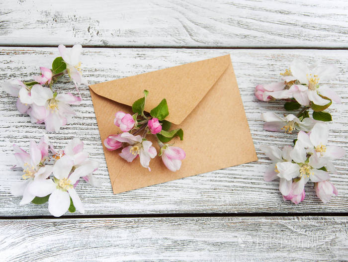 鲜花和信封