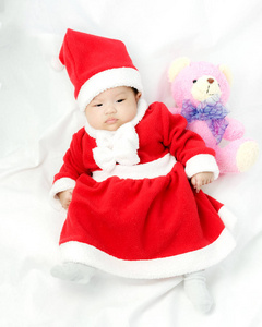 圣诞老人服装的可爱小女孩的画像。孤立对 w
