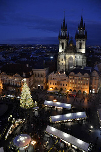 在圣诞节离布拉格的建筑