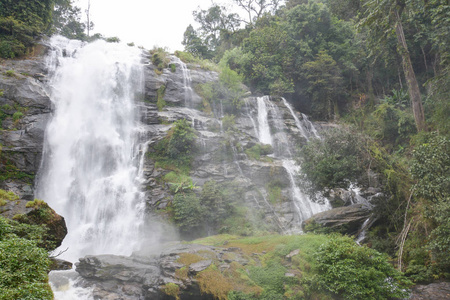 wachirathan waterfal in doi inthanon, chiangmai, 泰国