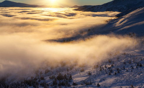 冬季喀尔巴阡景观 欧洲山脉 美好的世界