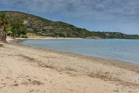 伊奥尼亚群岛凯法利尼亚的卡特利奥斯海滩全景