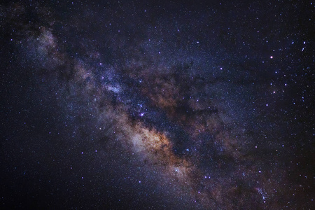 银河系，长时间曝光的照片，与粮食的特写镜头