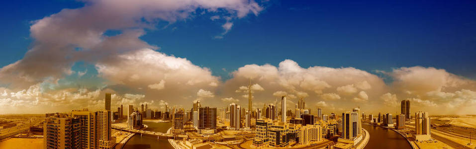 阿联酋迪拜市中心的摩天大楼全景鸟瞰图