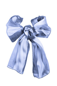 蓝色丝绸围巾上孤立的白色背景